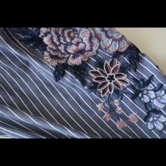 American Eagle Off The Shoulder Blouse - Picture 3 of 5